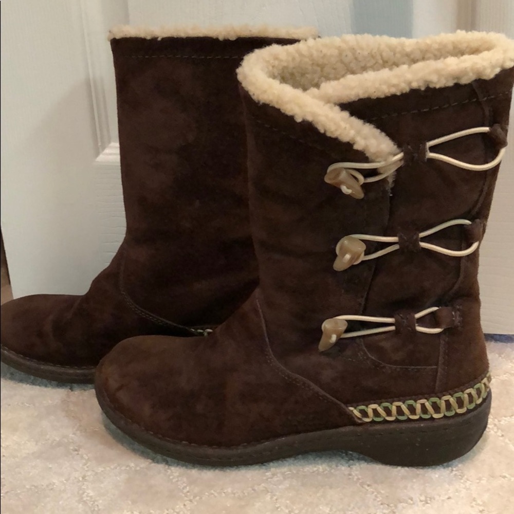 Brown Ugg boots.